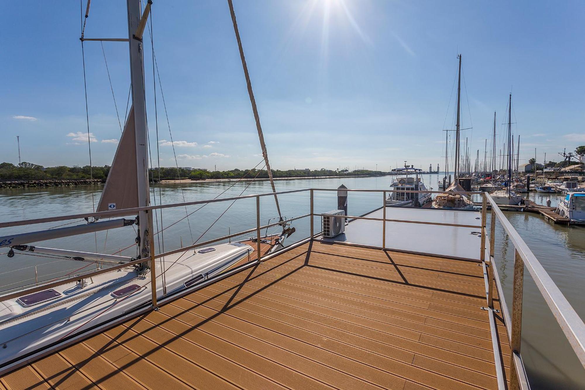 Отель Azvalia Luxury Casa Barco New York And Texas-Unique Houseboat Experience Эль-Пуэрто-де-Санта-Мария Экстерьер фото