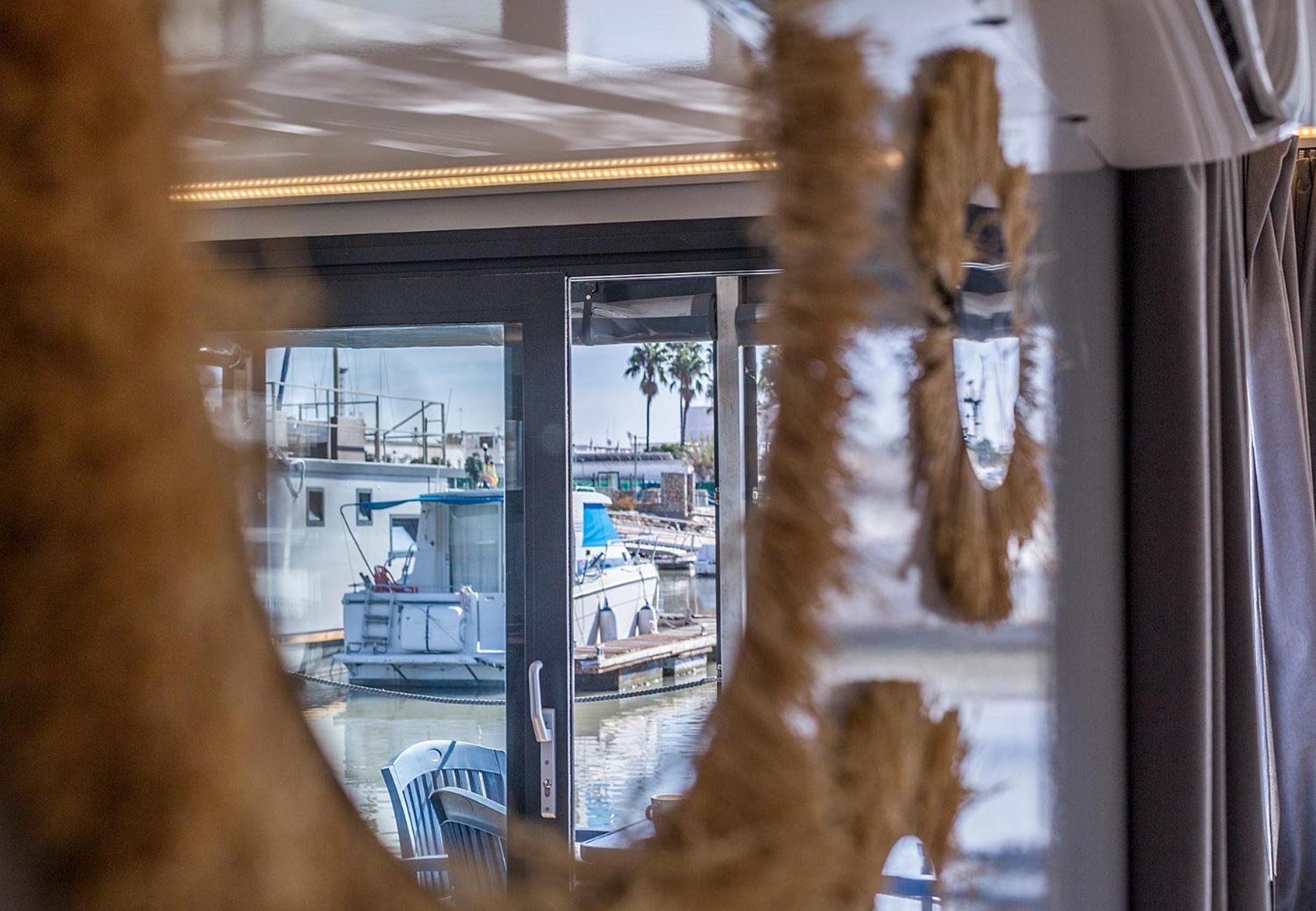 Отель Azvalia Luxury Casa Barco New York And Texas-Unique Houseboat Experience Эль-Пуэрто-де-Санта-Мария Экстерьер фото